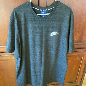 New Men’s Nike extra long shirt